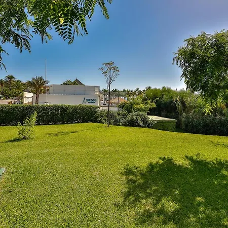 Jardines De Las Golondrinas